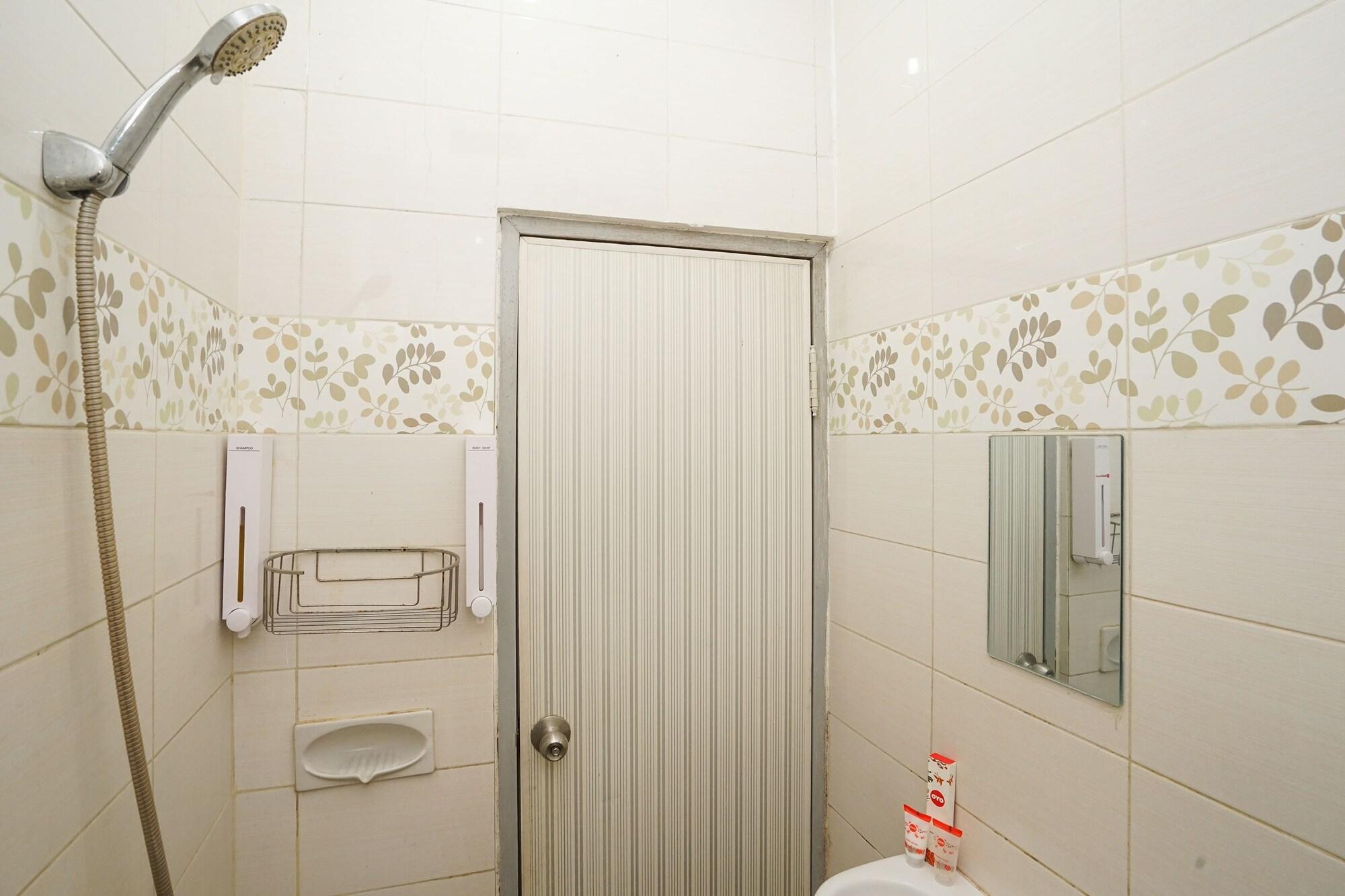 Oyo 450 Semampir Residence Surabaya Exterior foto