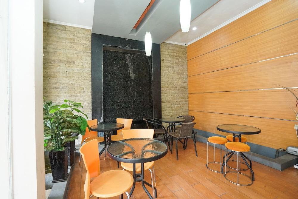 Oyo 450 Semampir Residence Surabaya Exterior foto